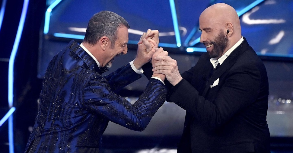Sanremo, calano gli ascolti (60,1%). Polemica sul cachet di John Travolta. Domani trattori sul palco