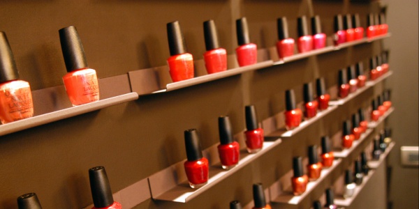 Tutti pazzi per la manicure rosa cipria: come abbinare la nuance del momento