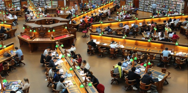 Sempre più studenti lavorano durante l’università, ecco gli ultimi dati