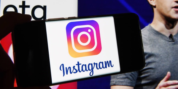 Instagram introduce nuovi adesivi per le Storie, tutti pazzi per le Polaroid