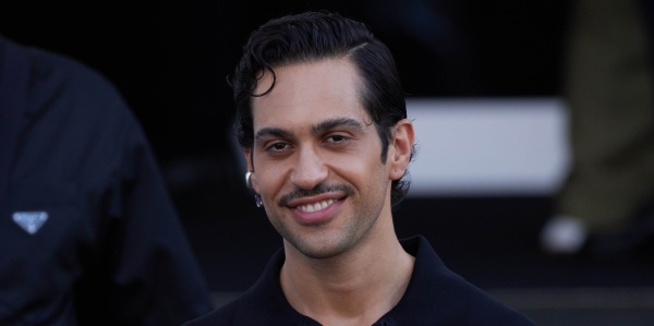 Mahmood incontra gli aspiranti rapper della comunità Kayros
