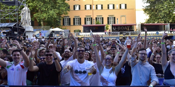 Bye Bye smartphone: tra i giovani va di moda il “Reading party”