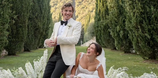 Millie Bobby Brown si è sposata con Jake Bongiovi. Ecco le foto della cerimonia