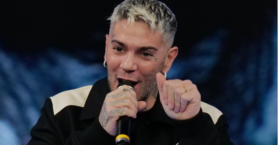 Sanremo 2025, Emis Killa rinuncia dopo le notizie sull’indagine ultras