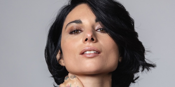 Giordana Angi su Radio Zeta racconta il suo ultimo singolo “Strade”