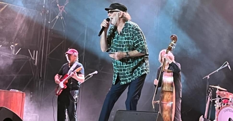 De Gregori a Caserta emoziona 5mila spettatori e li invita a ballare il valzer