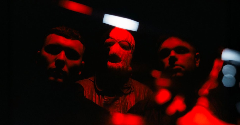 Barricate nordirlandesi con “Fenian” dei Kneecap