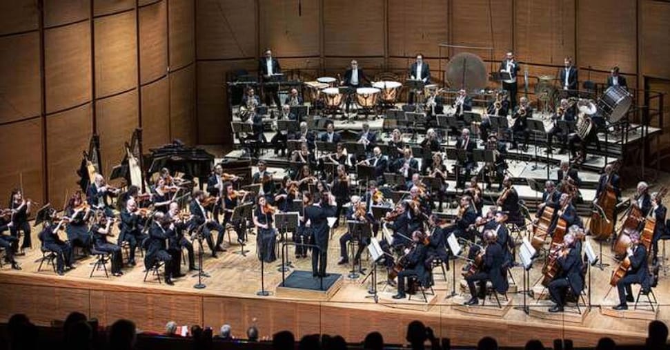 Sinfonica di Milano, 30 produzioni per la terza stagione di Tjeknavorian